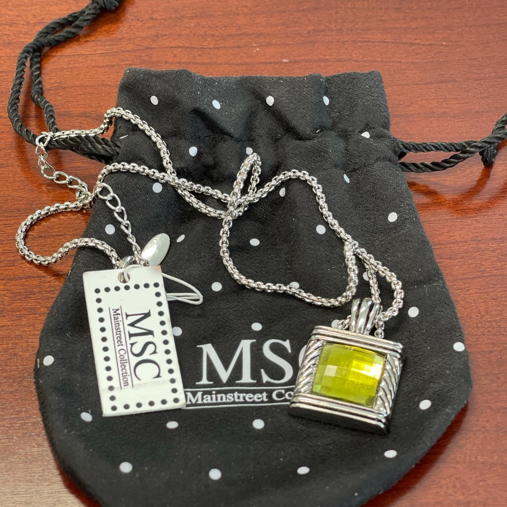 Mainstreet Collection NWT chrome/gold plated peridot necklace David Yurman style